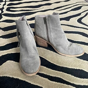 Hinge Boots